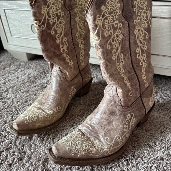 Corral Women's Crater with Bone Embroidery - Picture 7 of 8